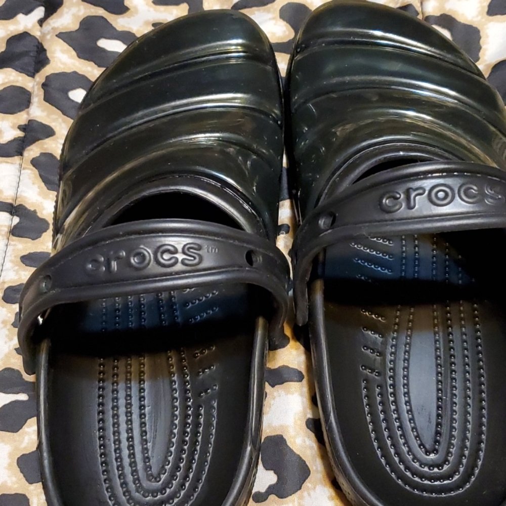 Black women Crocs